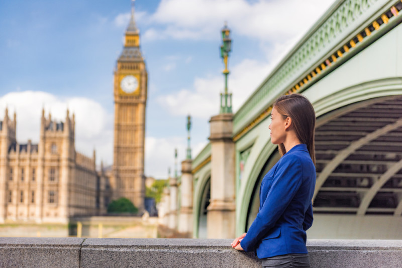 Image- A woman in front of Big Ben- 800px
