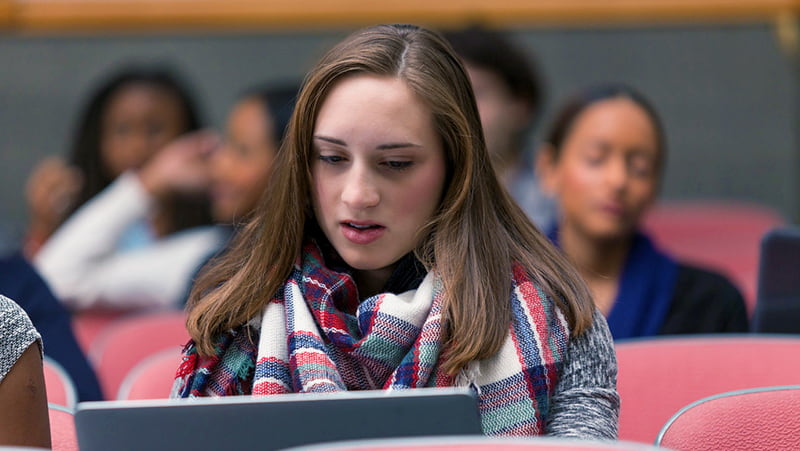 Image- student at class 800px