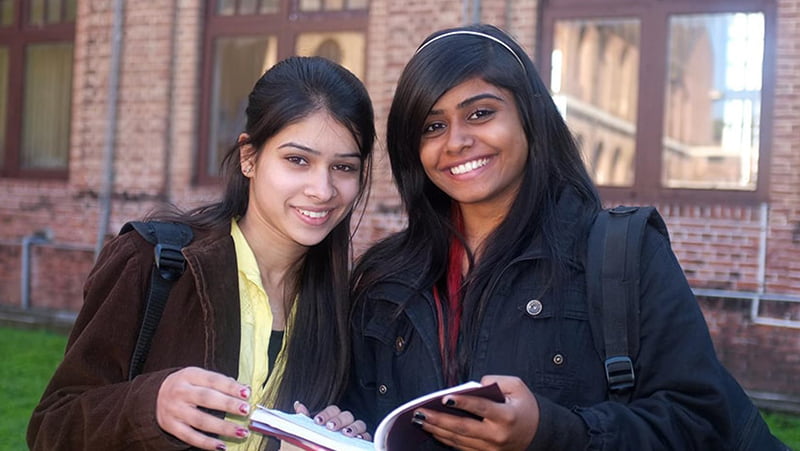 Image- international students- 800px